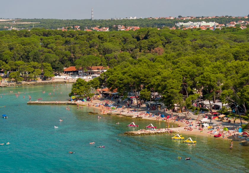prekrasna plaza biograd
